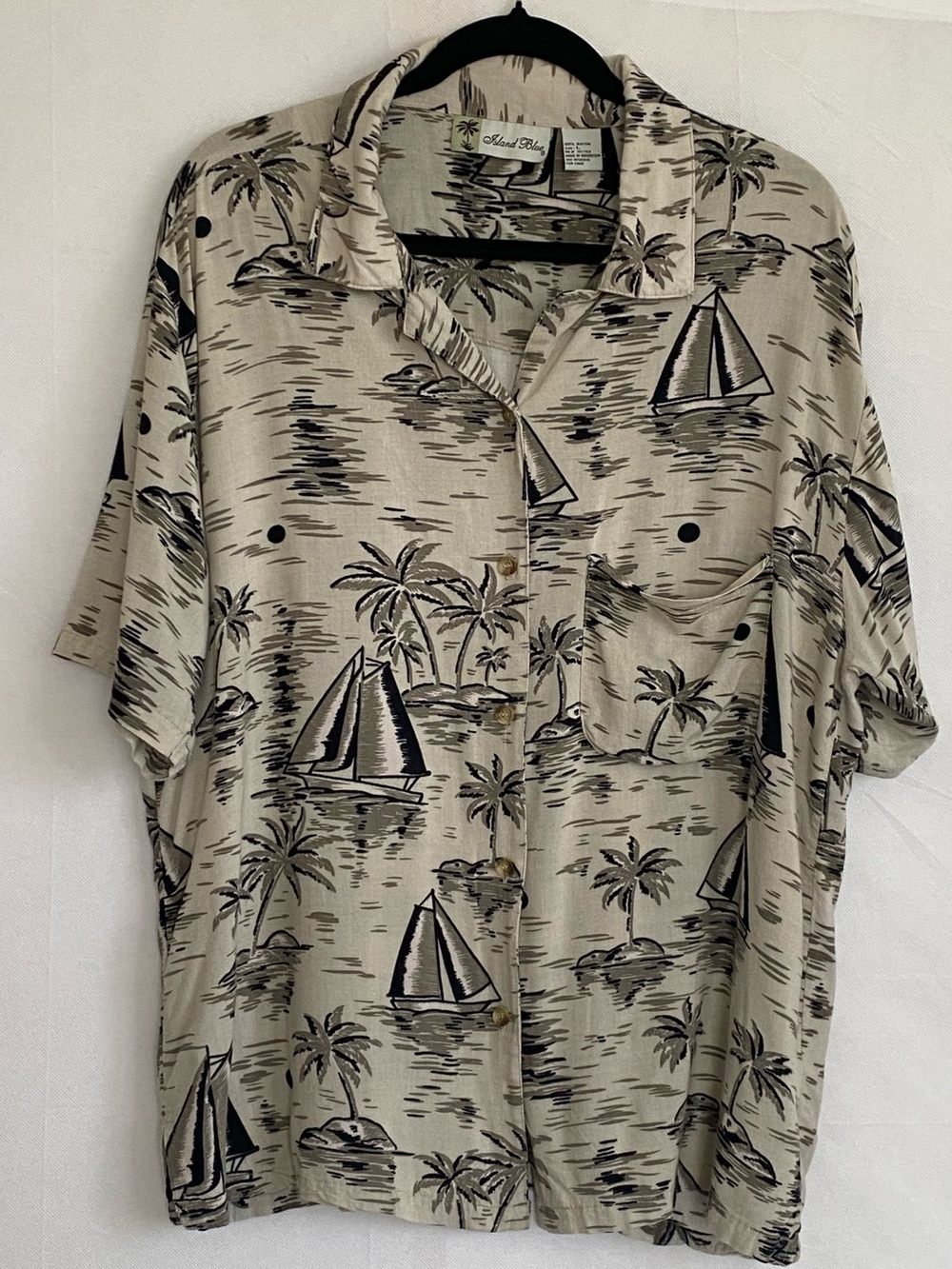 Island Blue Men's Hawaiian Camp Shirt Size L Sailboat Palm Tree Rayon Black grey